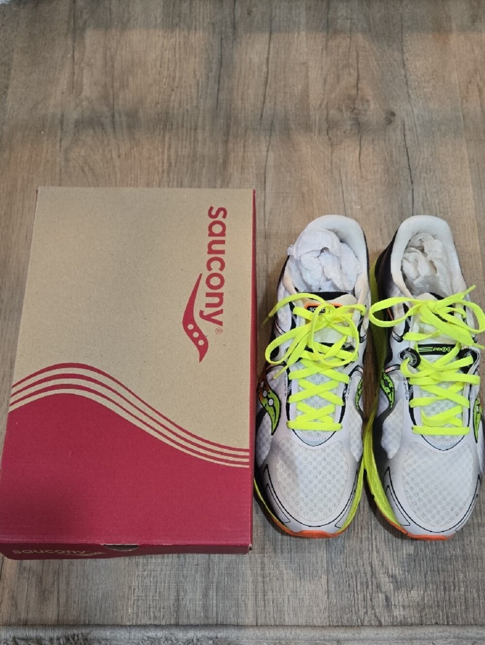 Saucony Men's White Neon Yellow Black Athletic Running Shoes - Picture 2 of 6